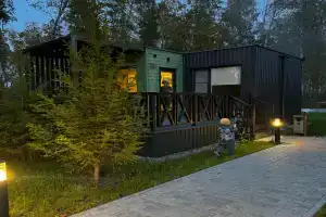 Vyhodnye Camping, Lazurnyy