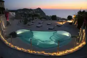 Tenuta C'est la Vie, Ischia Town