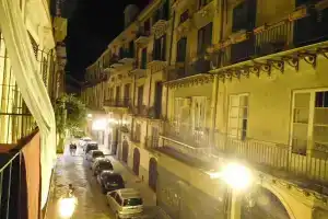 Exclusive Dependance, Palermo