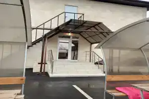 Lamar Hotel, Mostovoye