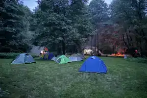Piknik-baza Veles Indeyskaya derevnya Camping, Bruzgi