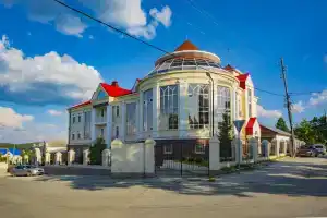 Hotel Smirnovy, Sysert