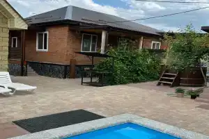 Domik na Oktyabrskoy Cottage, Dakhovskaya