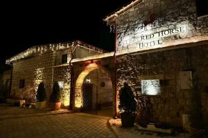 The Red Horse Hotel, Uerguep