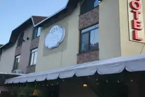 Abrikos Hotel, Novomikhaylovsky