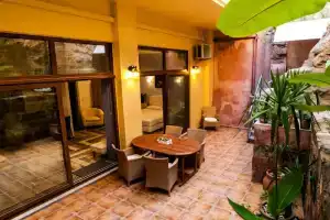 Elia Estia, Chania Town