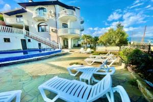 Liana Guest house, Livadiya