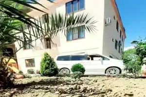 Guest house "lantana", Candripsh