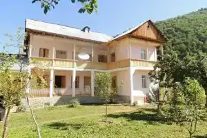 N&N Guest House, Mazeri