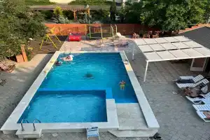 Yaltas Guest house, Shtormove