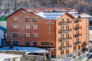 Alpijskij Hotel, Dombay