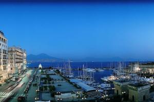 Grand Hotel Vesuvio, Naples