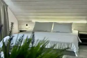 Five Story Guest House, Adler