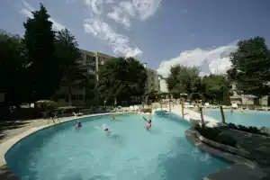 Ljuljak, Golden Sands
