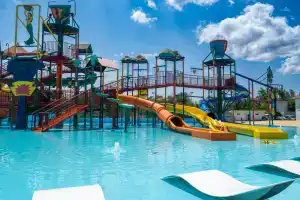 Azovskiy Hotel, Pesochnoye