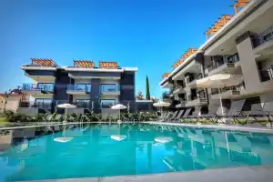 Crystal Sunset Pearl Collection - Ultimate All Inclusive, Side