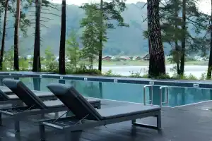 Khvoya Hotel, Manzherok