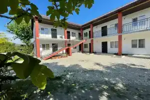 Dinastiya Guest house, Alakhadzi