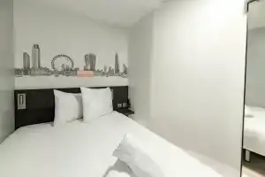 EasyHotel Victoria, London