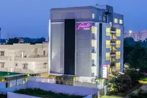 Floressa Randa, Porur Hotel