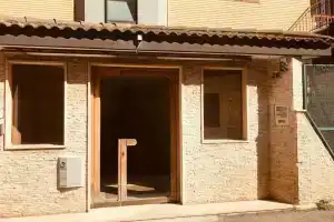 Raya 28, Bari
