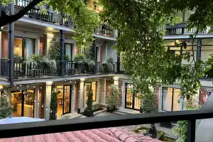 Seventeen Rooms, Telavi