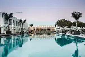 Paloma Finesse Hotel, Side