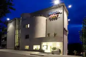 Hotel Eden, Podstrana