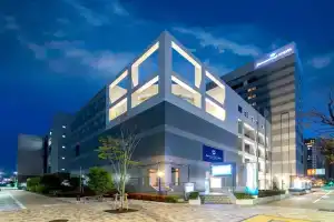 Mariners Court, Tokyo
