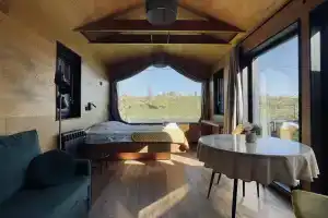 Rezidentsiya Tovarishchestva Bratev Nobel Camping, Staritsa