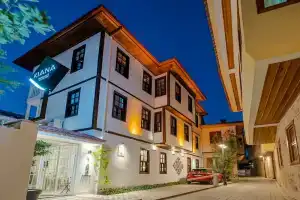 Kiana KALEİÇİ, Antalya