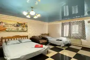 Admiral Hotel, Bobrov