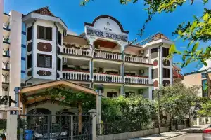 Villa Dvor Kornic, Budva