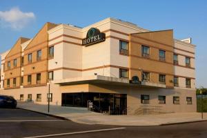 Hotel Q New York, Queens