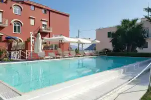 Palatium Mari, Capri Village