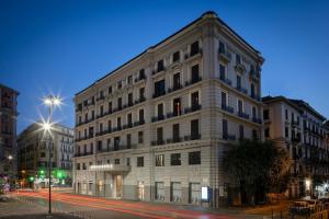 UNA Hotels Napoli, Naples