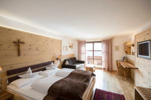 Charmehotel Uhrerhof - Deur, Ortisei