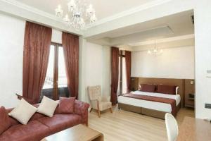 Oxford Hotel, Tirana