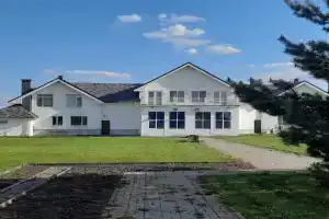 Ogromnyy kottedzh s basseynom i baney Cottage, Bogorodsk