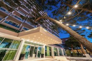 Albanian Star Hotel, Golem