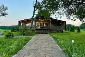 Les and Sad Guest house, Schekino