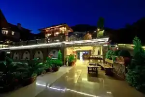 Hotel Azmakhan, Akyaka