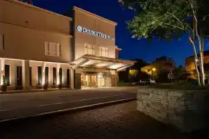 DoubleTree by Hilton Raleigh Brownstone University, Raleigh