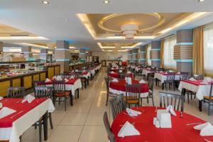 Holiday Garden Resort, Okurcalar