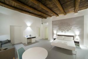 Dama Suite, Naples