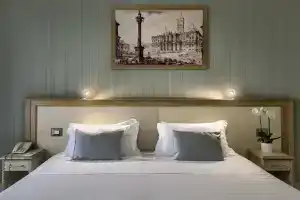 Domus Australia, Rome