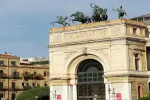 B&B 120 Rodionoff - connection to Airport and Mondello Beach, Palermo