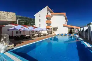 Akapulco Hotel, Sutomore