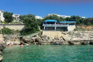 Axenia Hotel, Utjeha