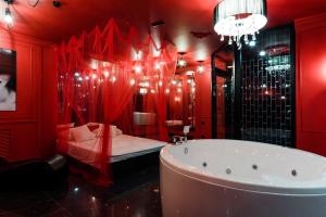Hedonism Club Hotel, Samara